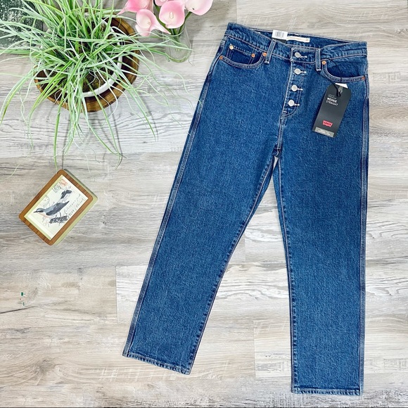 Levi's Premium Wedgie Straight High Rise Jeans - Picture 4 of 16